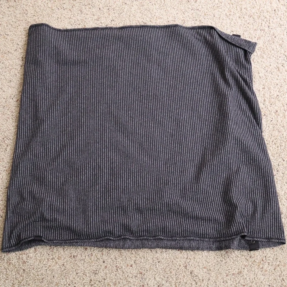 Lululemon Vinyasa Scarf Gray Striped Snap Button Infinity Scarf Indie Sleaze 00s